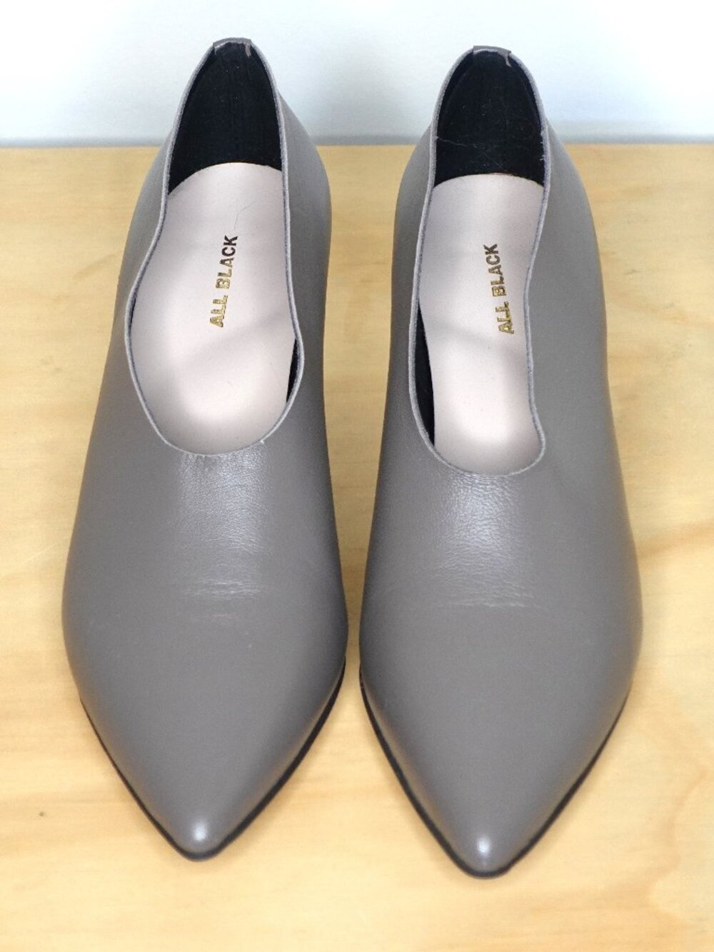 ALL BLACK Grey leather with crocodile heel pumps (EU 38)
